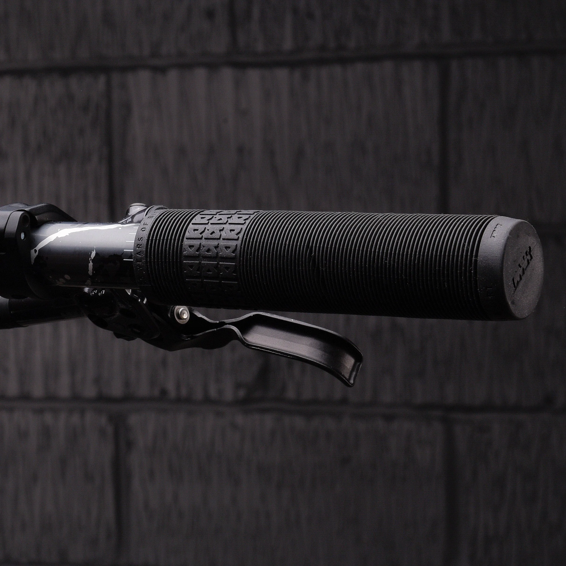 DMR 25 Grips - Image 5