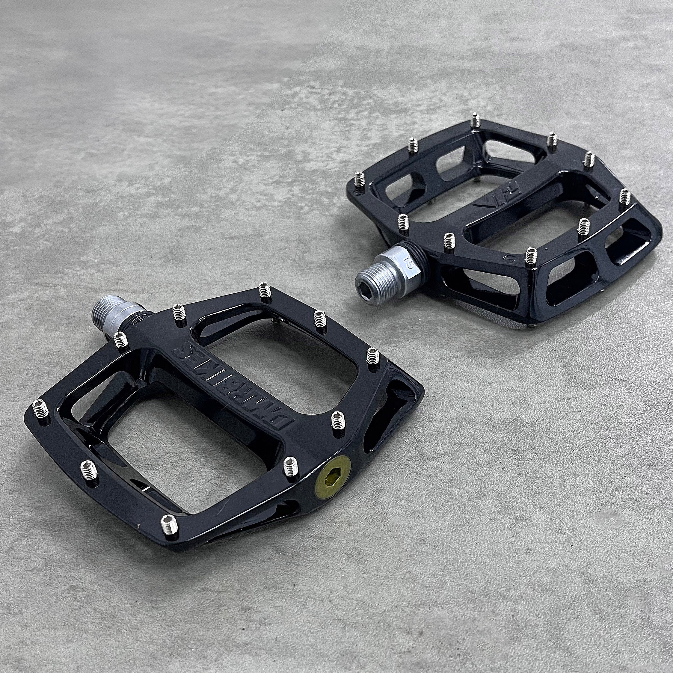 DMR V12 Magnesium Pedal - Image 5